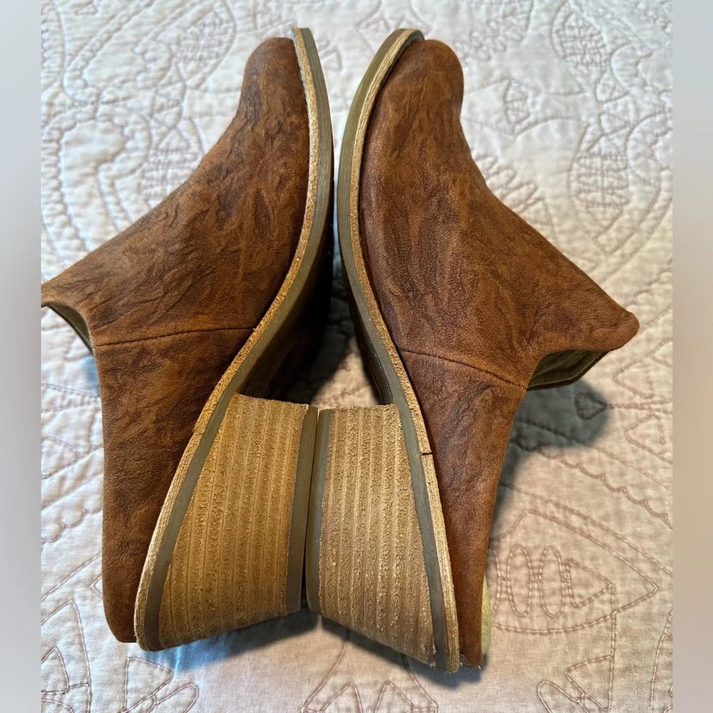 Sofft Women’s Rich Brown Suede heeled mules - Picture 7 of 11